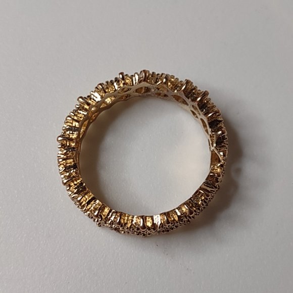 Gold Tone Lightweight Metal Size 9.5 Ring - Picture 9 of 12